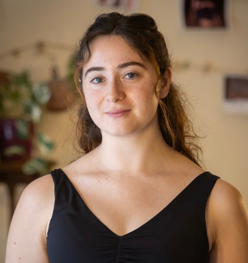 שירה האוזר שטוסר- בוגרת הקבוצה להכשרת רקדנים- יוצרים